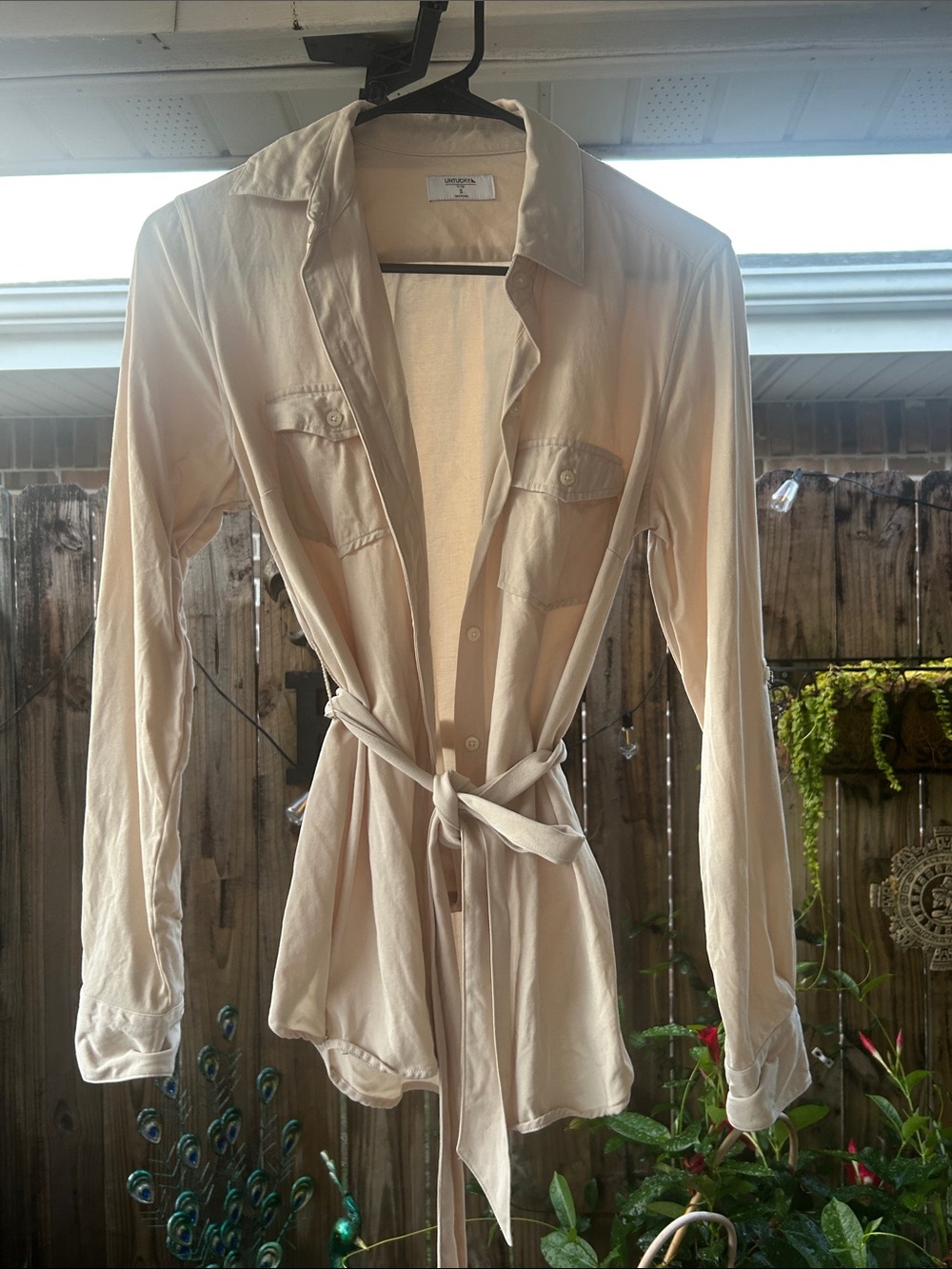 UNTUCKit Cream Tie-Waist Shirt Jacket